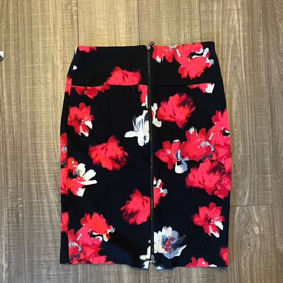 Melanie Lyne Flower Patterned Knee Length Skirt - Picture 2 of 3